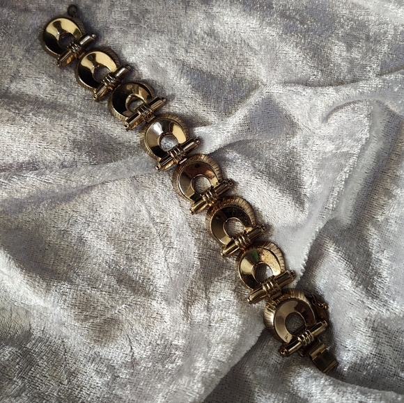 Beautiful Vintage Monet Link Bracelet Measures Right At 6 And 1/2 In - Picture 2 of 10